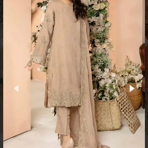 Imrozia premium -like new
Medium. Worn once. - Picture 14 of 16